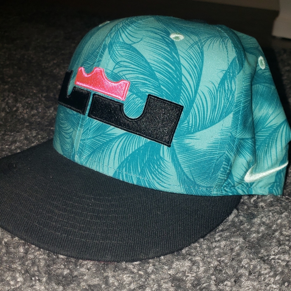 Nike hat - Picture 2 of 3